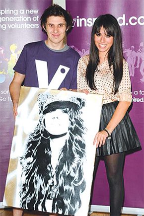 Rich presents a sreet art style portrait of Gabriella Cilmi to the delighted singer.