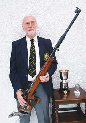 Les Shilling and the Wheeler Cup. (Photo by John Watterson)